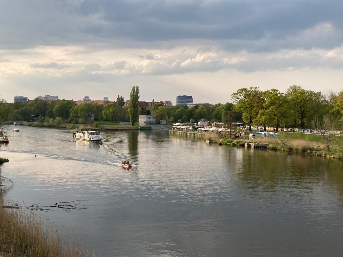 Na Grobli, Przy Kładce Zwierzynieckiej * Wrocław
